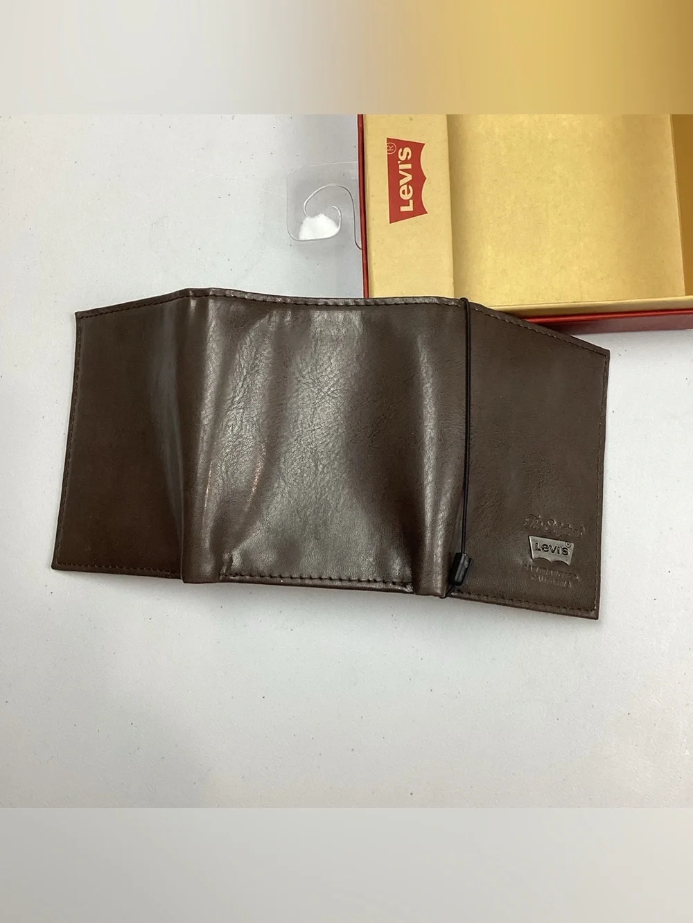 Levi’s Brown Leather Trifold Wallet RFID Protection NEW! Retail $36